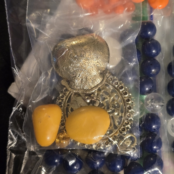 Vintage Bead Lot - Picture 5 of 5